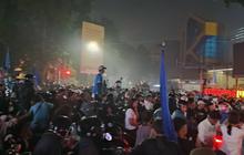 Suasana Simpang Dago Penuh Lautan Bobotoh Rayakan Persib Juara Semalam, Lalu Lintas Lumpuh