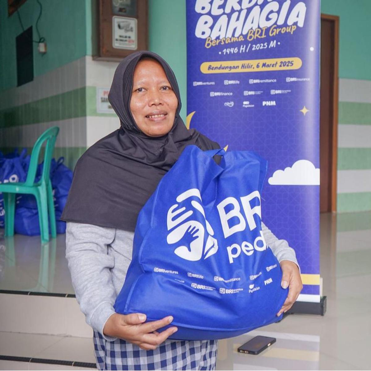 BRI Group Berbagi 100.000 Paket Sembako Bagi di Bulan Ramadan