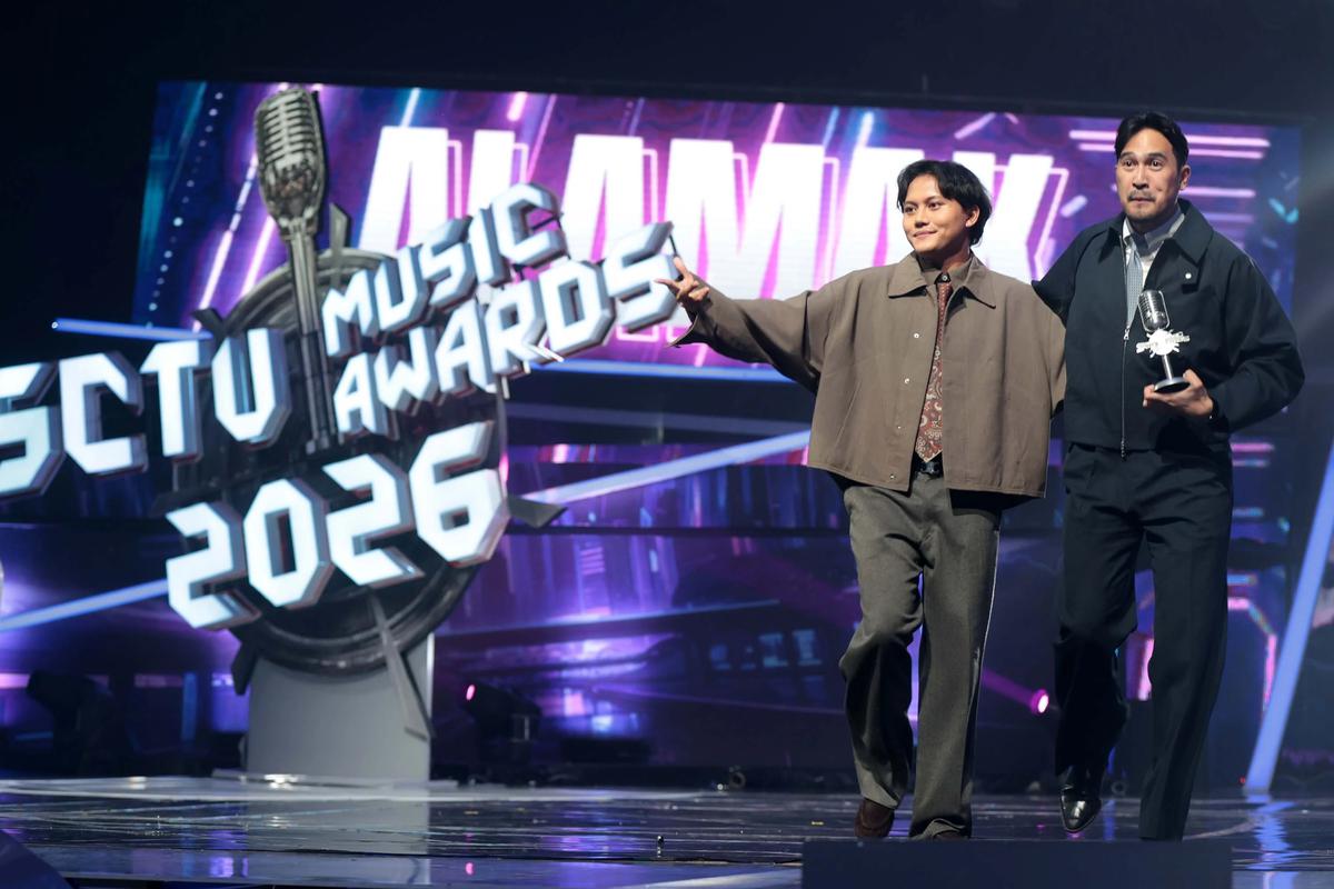 FOTO: Rizky Febian dan Adrian Khalif Raih Tiga Piala SCTV Music Awards 2026