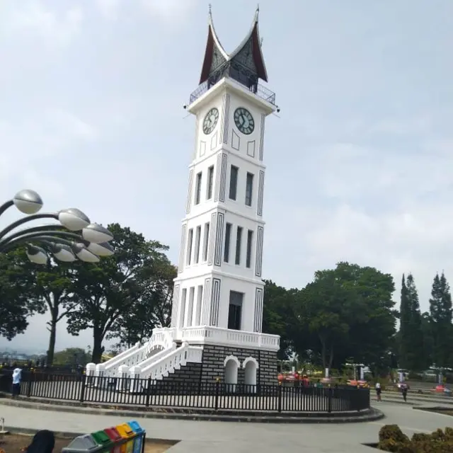 Jam Gadang di Bukittinggi, Sumatera Barat yang batal dikunjungi Turis China
