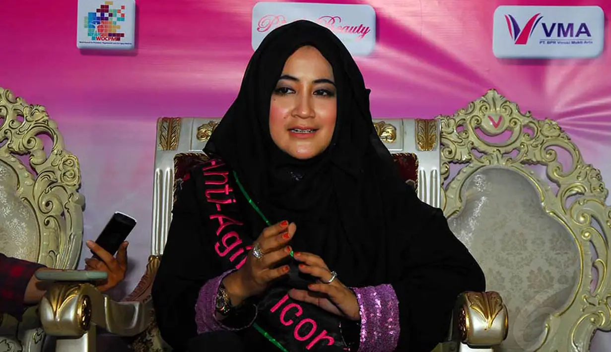 Istri almarhum Ustad Jefri Al Buchori ini, mengaku siap untuk menyebarkan pesan hidup sehat sebagai Duta Anti-Aging. Jakarta, (20/5/14) (Liputan6.com/Miftahul Hayat)