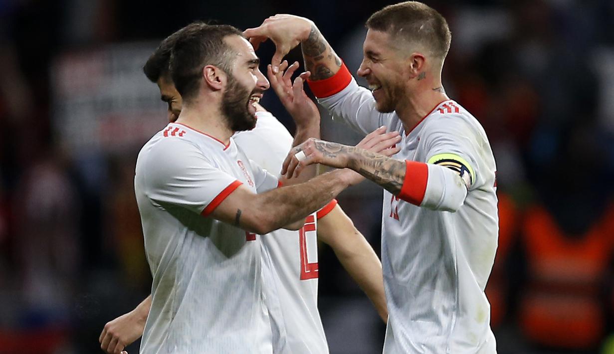 Sergio Ramos melakukan debut bersama timnas senior Spanyol pada 2005 saat melawan China di Salamanca.  (AP/Paul White)