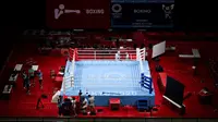 Kokugikan Arena adalah rumah spiritual olahraga gulat sumo nasional Jepang. Interiornya dirancang dalam bentuk mangkuk agar penonton dapat dengan mudah melihat pertandingan sumo di tengah auditorium dari mana pun mereka duduk. (Foto: AFP/Luis Robayo)