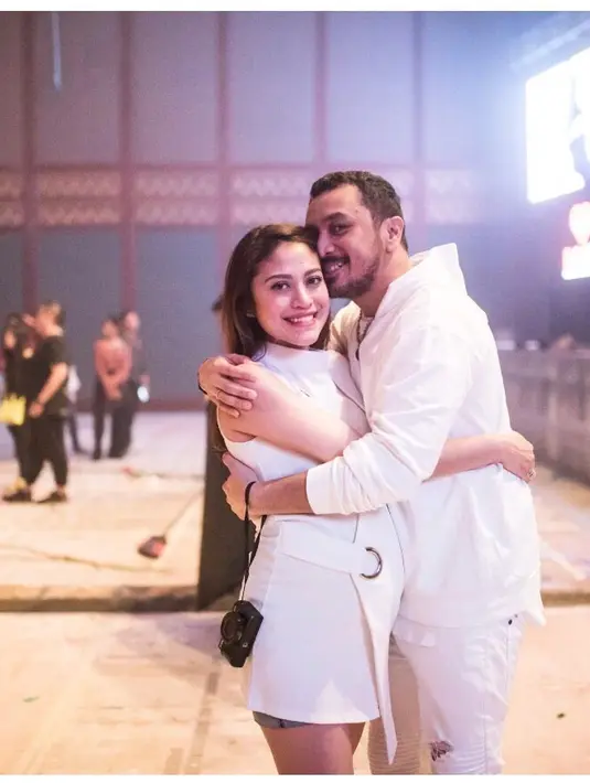 "Zhafir yang berarti PEMENANG akan selalu tersemat sebagai doa kami kedua orang tuamu. Semoga nanti di dalam segala niat dan kegiatan yang kamu jalankan, kamu akan selalu menjadi pemenang." lanjutnya. (Instagram/cynthiariza)