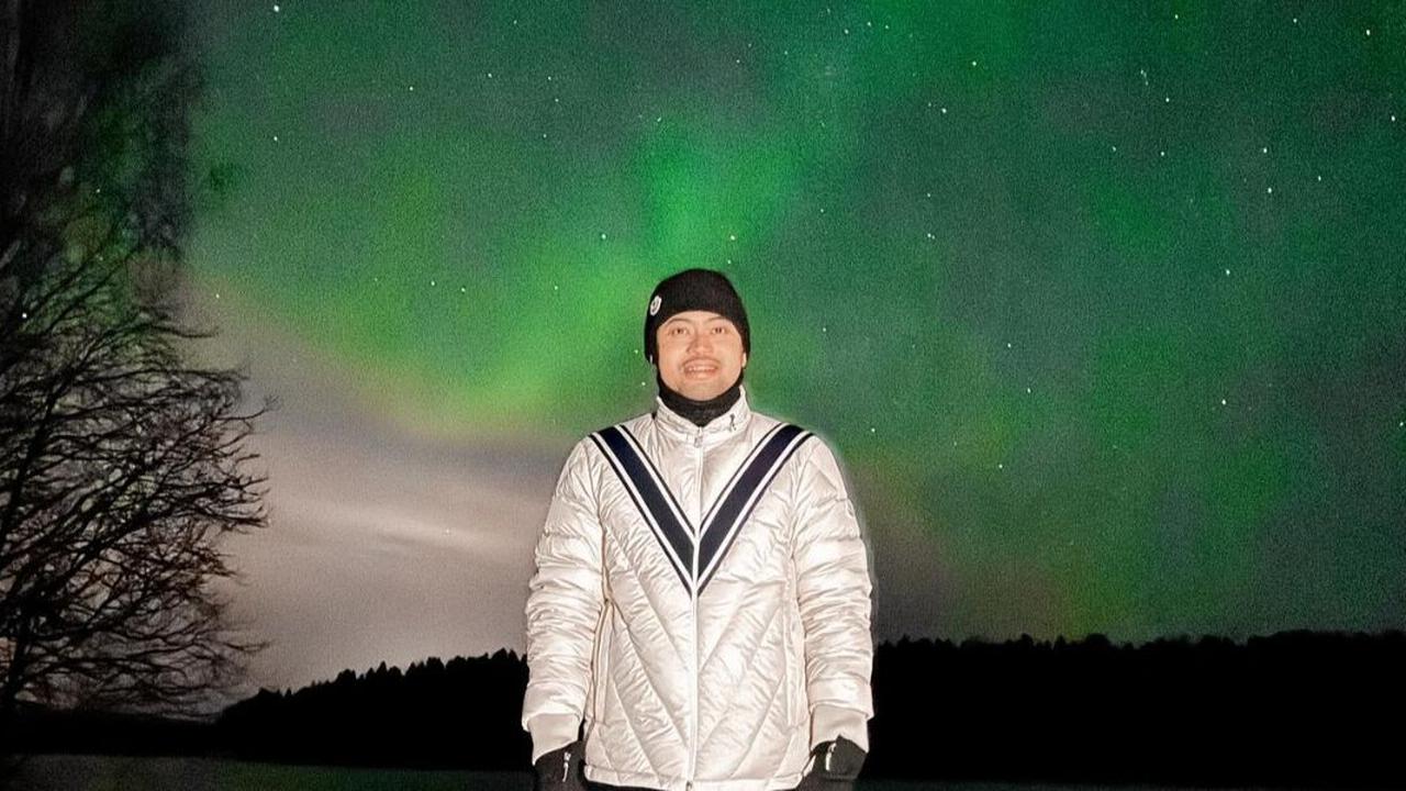 Foto-foto Keseruan Gilang Widhia 'Juragan 99' dan Shandy Purnamasari Berburu Aurora di Finlandia, Keindahannya Bikin Takjub!