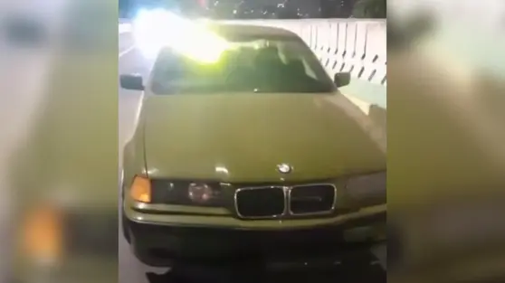 BMW Hijau Tanpa Pelat Nomor Bikin Heboh di JLNT Antasari