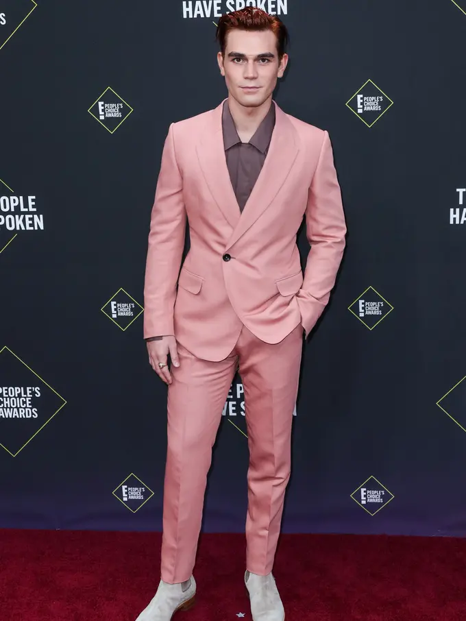 [Fimela] KJ Apa di People's Choice Awards 2019