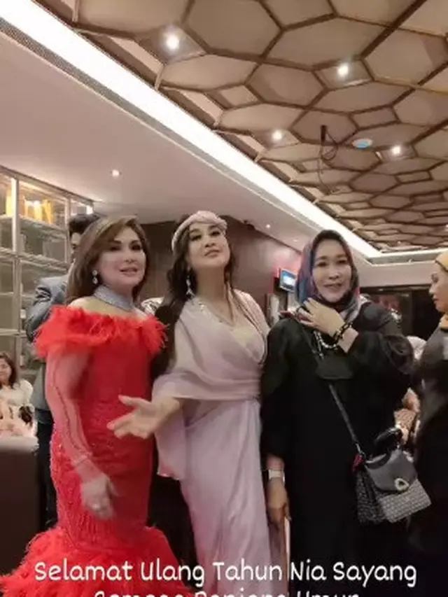 Pesta ulang tahun ke-58 Nia Daniaty