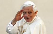 Paus Benediktus XVI mengundurkan diri