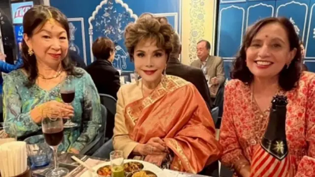 Potret Dewi Soekarno Pakai Baju India