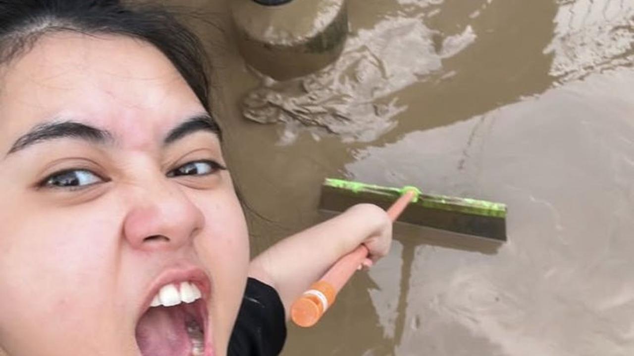 Sederet Seleb Perlihatkan Rumah yang Terendam Banjir, Ziva Magnolya Pakai Pel Bersihkan Lumpur - Baim Wong Sahur di Tengah Air Menggenang