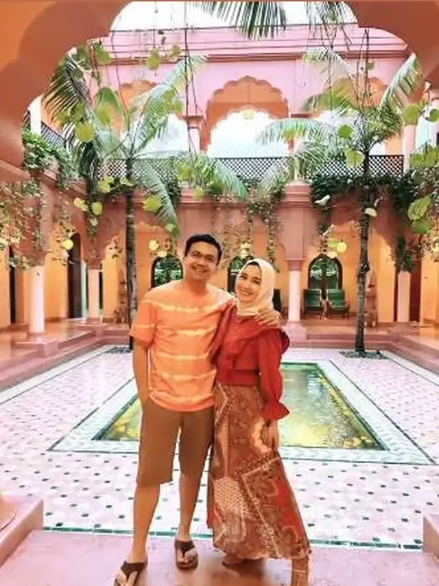 Tampil Mesra, Ini 7 Potret Bulan Madu Sahrul Gunawan dan Dine Mutiara di Bali