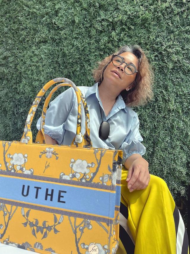 7 Potret Ruth Sahanaya Tampil Menawan di Usia 55 Tahun, Menawan Pamerkan Uban