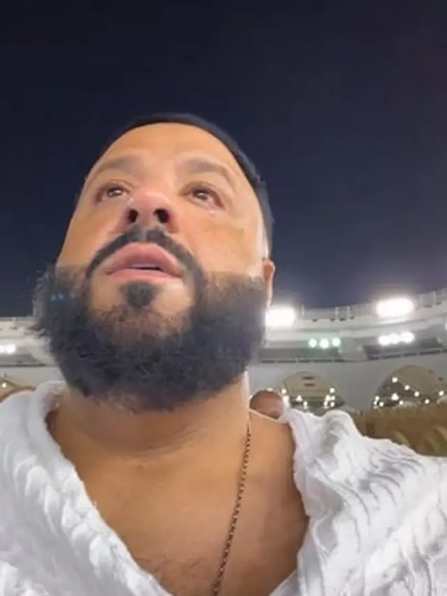 6 Potret Haru DJ Khaled dan Mike Tyson Jalani Umrah, Menangis di Depan Kabah