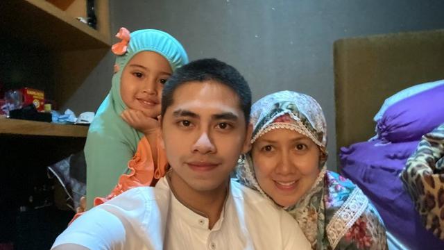 Potret Gemas Anak Seleb Ikut Ibadah Sholat Tarawih