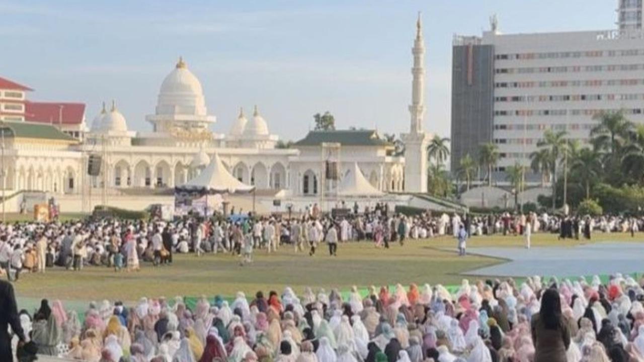 Meriahnya Lebaran di Indramayu, Tradisi Pawai Naga Jadi Daya Tarik Utama