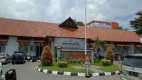 Rumah Sakit Daerah Gunung Jati Kota Cirebon menjadi salah satu rumah sakit rujukan untuk pasien covid-19. Foto (Liputan6.com / Panji Prayitno)