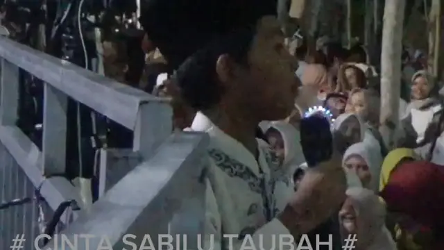 Piyu jemaah cilik Gus Iqdam yang mengaku memiliki banyak cita-cita(SS: YT. Cinta Sabilu Taubah)