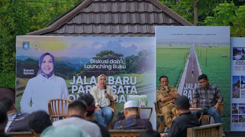 Peluncuran buku "Jalan Baru Pariwisata Lombok Barat" di Cafe Bawah Langit, Senin (20/5/2024) sore (Istimewa)