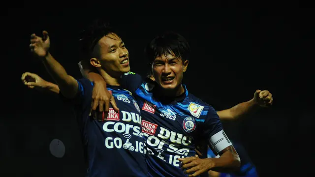 Pemain Arema Dendi Santoso (Kiri / Liputan6.com / Rana Adwa)
