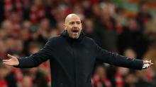 Pelatih Kepala Manchester United, Erik Ten Hag memberikan instruksi dari garis samping saat pertandingan sepak bola final Piala Liga Inggris antara Manchester United dan Newcastle United di Stadion Wembley di London, Minggu, 26 Februari 2023. Ten Hag menjadi manajer kedelapan United yang memenangkan trofi besar setelah Ernest Mangnall, Sir Matt Busby, Tommy Docherty, Ron Atkinson, Sir Alex Ferguson, Louis van Gaal dan Jose Mourinho. (AP Photo/Scott Heppell)