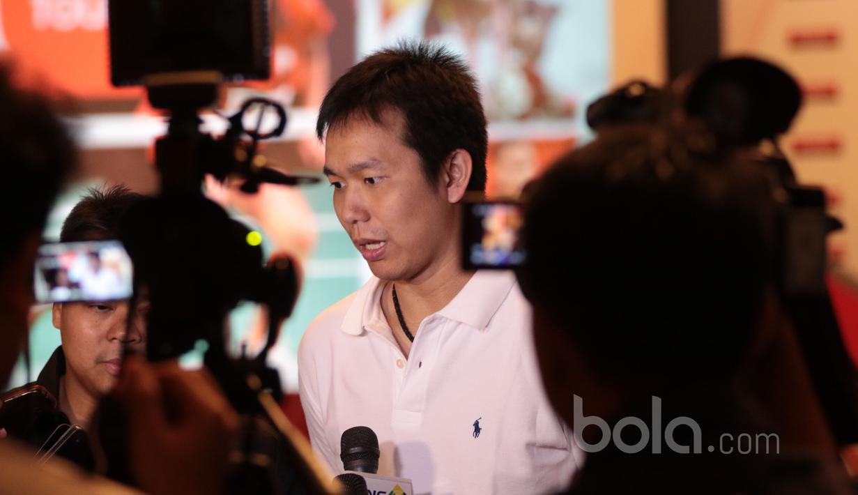 Markis Kido (kiri) dan Hendra Setiawan (kanan) akan ikut pada ajang Djarum Superliga Badminton 2017, ajang ini akan digelar pada tanggal 19 - 26 February 2017 di Surabaya.  (Bola.com/Nicklas Hanoatubun)