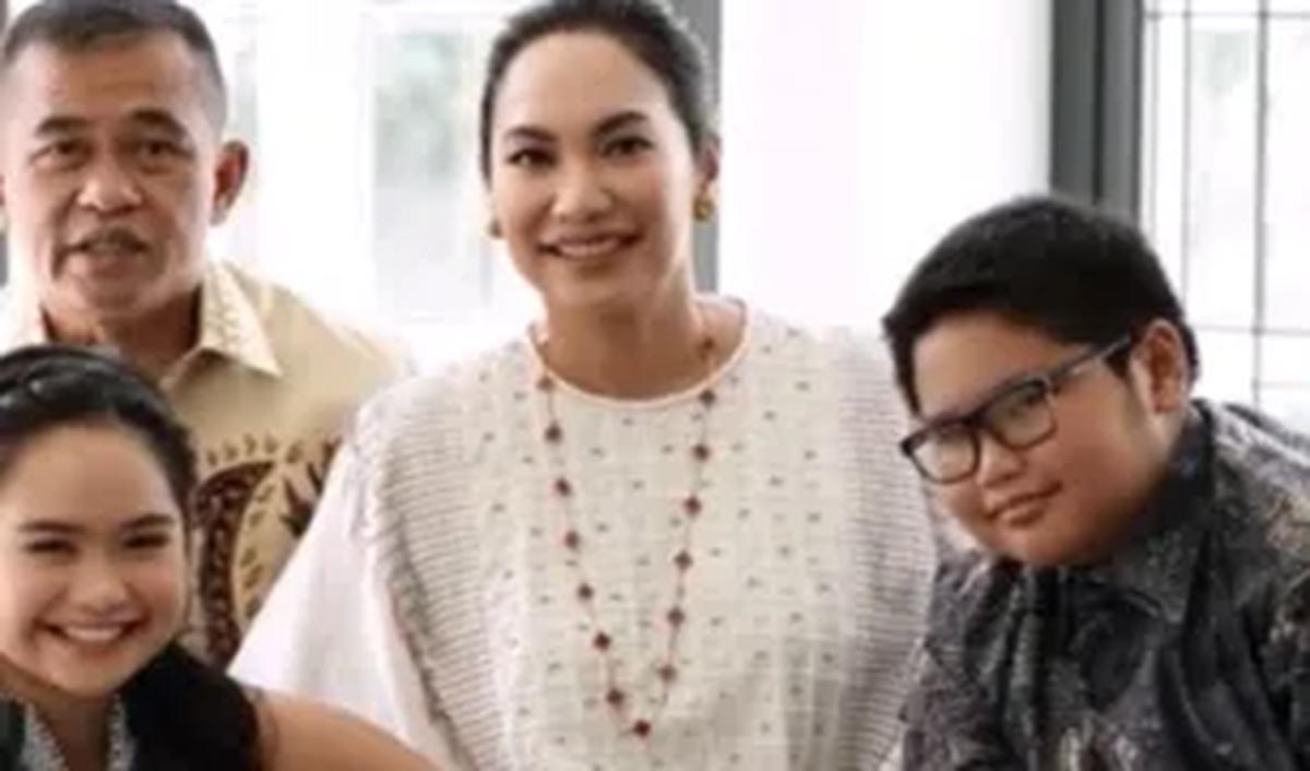 Paulina Pandjaitan dan Maruli semakin dekat setelah bertemu saat SEA Games 1995. Akhirnya kedunya memutuskan untuk menikah pada Januari 1999.<br>
