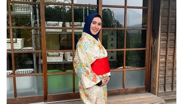 Babymoon, Ini 5 Gaya Kartika Putri Saat Liburan ke Jepang Bareng Suami