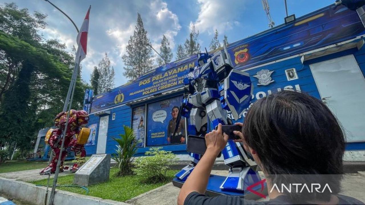 Unik! Polres Cirebon Kota Hadirkan Pos Robot Hibur Pemudik di Tol Palikanci