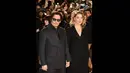Johnny Depp dan Amber Heard hadir bersamaan dan saling bergandengan mesra di karpet merah premier film 'Mortdecai' di London, Senin (19/1/2015). (AFP PHOTO/Leon NEAL)
