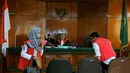 Dalam sidang perdana ini, kedua tersangka tidak didampingi pengacara, Jakarta, Selasa (19/8/14). (Liputan6.com/Faisal R Syam)