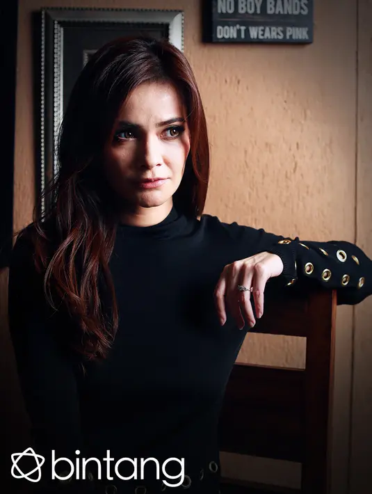 Cut Tary juga tidak mengarahkan anaknya ke dunia hiburan. Harapannya pada buah hatinya, tidak mengikuti jejaknya di dunia hiburan. Ia lebih suka kalau anaknya mengikuti jejak ayahnya. (Nurwahyunan/Bintang.com)