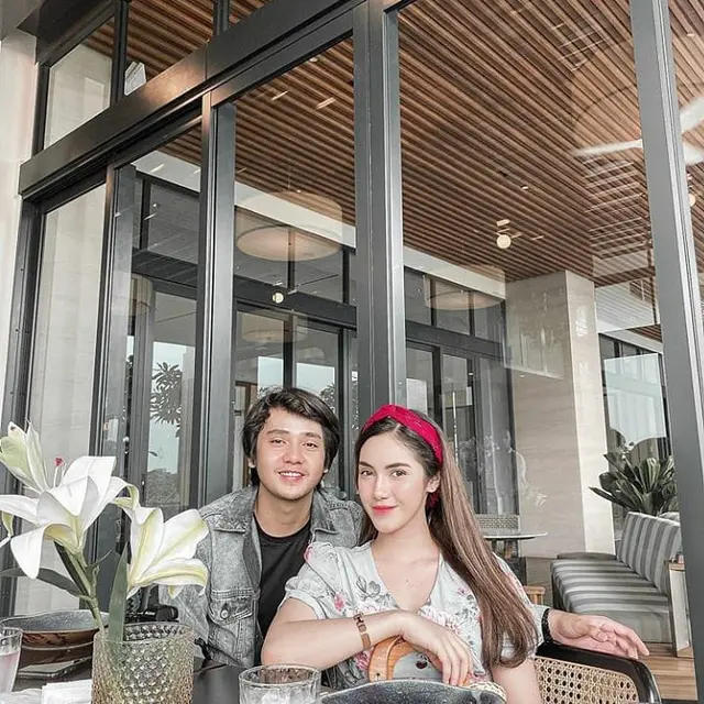 Dikabarkan Putus, Ini 6 Momen Kebersamaan Arbani Yasiz dan Syahra Larez