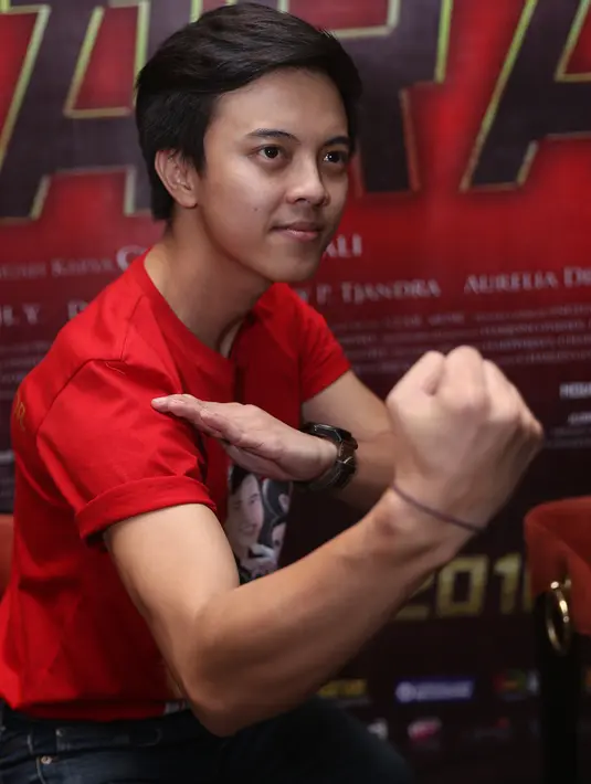 "Mimpi yang mendorong saya bisa ikut film ini. Saya mau memberangkatkan mama papa naik haji, alasan kuat itu makanya saya harus total di film ini. Inilah mimpi saya," jelas Bisma. (Andy Masela/Bintang.com)