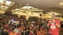 Pendiri Jakmania, Ferry Indra Sjarief, menghadiri acara nonton bareng antara Persija melawan Arema Cronus di Hotel Royal Regal, Jakarta, Sabtu (28/11/2015). (Bola.com/Vitalis Yogi Trisna)