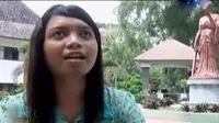 Ayahnya Buruh Tani, Gadis Ini Raih Prestasi Cum Laude di UNS Solo