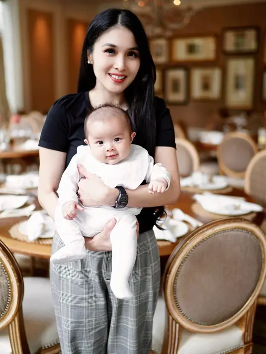 (Instagram/sandradewi88)