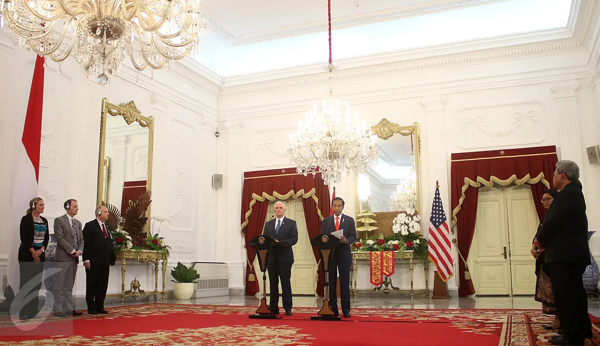 Suasana pertemuan antara Presiden Joko Widodo dengan Wakil Presiden Amerika Serikat Michael R. Pence si Istana Merdeka, Jakarta, Kamis (20/4). (Liputan6.com/Angga Yuniar)