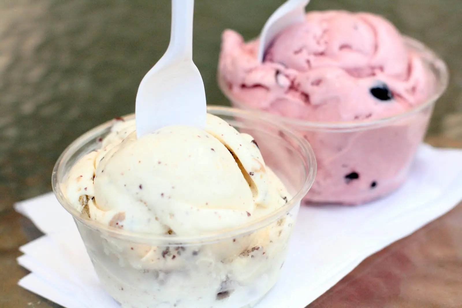 Studi mengungkapkan bahwa makan es krim di pagi hari bisa bikin kamu lebih pintar. (Sumber Foto: ovenloveblog.com)