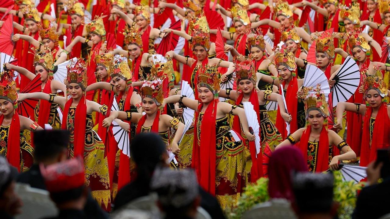 Telah 13 Tahun Digelar, Pagelaran Kolosal Gandrung Sewu Banyuwangi Kian Memukau
