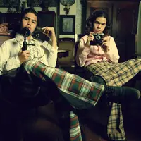 "Orang kan sukanya yang dangdut, koplo, gitu-gitu. Selera orang kan berbeda, tapi menurutku The Beatles adalah penengahnya. Jadi diputuskan ambil konsep kaya The Beatles, everly Brothers, Naif dan lain-lain.” kata El dan Dul. (Galih W. Satria/Bintang.com)