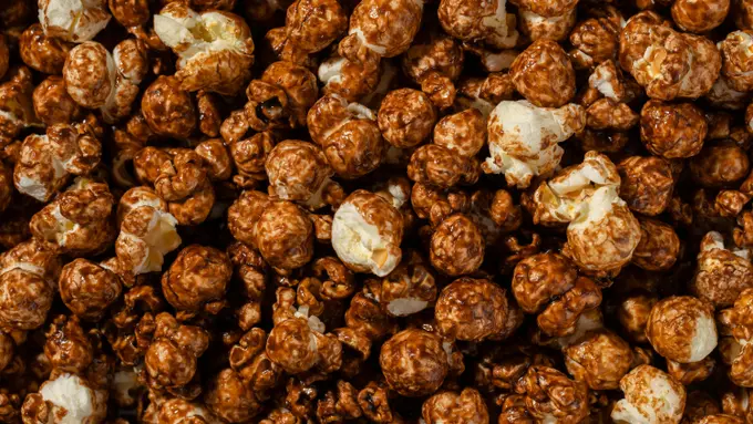 Resep Popcorn Caramel Ala Bioskop yang Mudah dan Lezat, Bikin di Rumah Yuk!