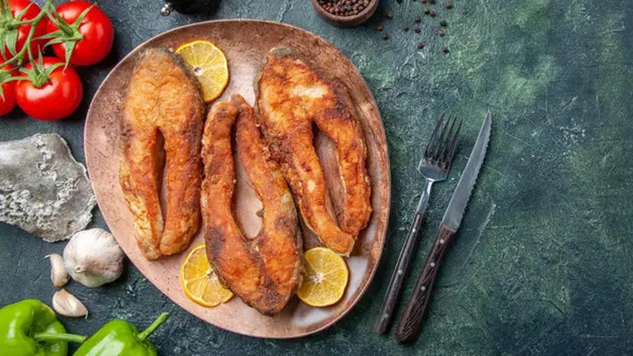 Tips Sederhana Menggoreng Ikan Supaya Tidak Meletup, Gunakan 4 Bahan Dapur Ini