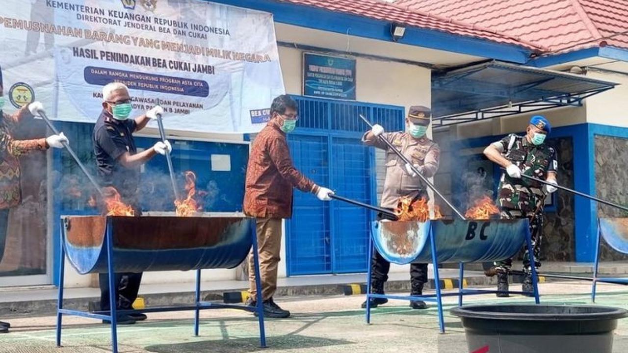 Bea Cukai Jambi Musnahkan Barang Ilegal Senilai Rp1,9 Miliar, Tahukah Anda Potensi Kerugian Negara?