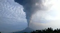 Gunung Soputan di Sulawesi Utara meletus pagi ini. (twitter Sutopo)