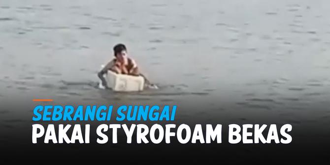 VIDEO: Viral Bocah SD Seberangi Sungai Pakai Styrofoam Bekas