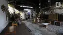 Suasana Kedai Poci (KEPO) di Hj Kelik, Kelapa Dua Srengseng, Jakarta Barat, Sabtu (18/9/2021). Pemilik usaha kafe ini keluhkan sepi dikarenakan baru bisa membuka usahanya belum lama ini. (Liputan6.com/Johan Tallo)