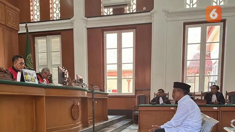 Eks Kepala BPKD Takalar disidang kasus korupsi pasir laut (Liputan6.com/Eka Hakim)