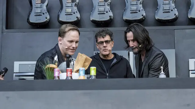 Dari kiri: Bret Domrose, Robert Mailhouse, dan Keanu Reeves. Ketiganya bergabung dalam band Dogstar. (Amy Harris/Invision/AP)