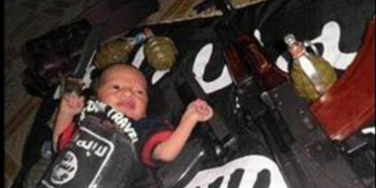 Foto bayi dengan senapan AK47 & bendera ISIS beredar di Twitter